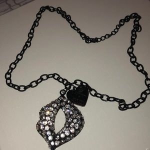 Black lips necklace